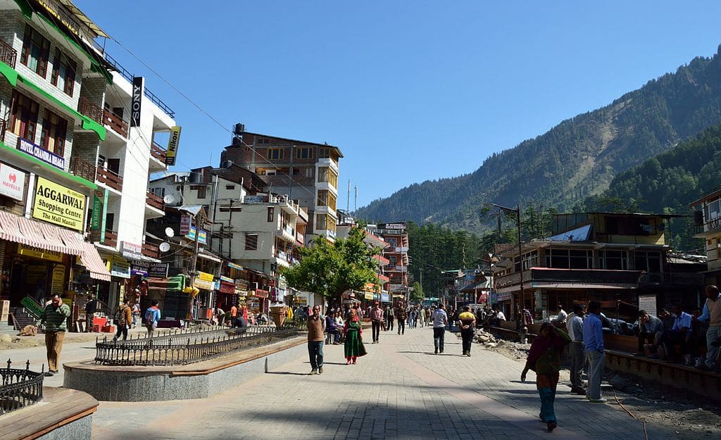 Mall Road Manali: Shopping, Food & Cafés Guide
